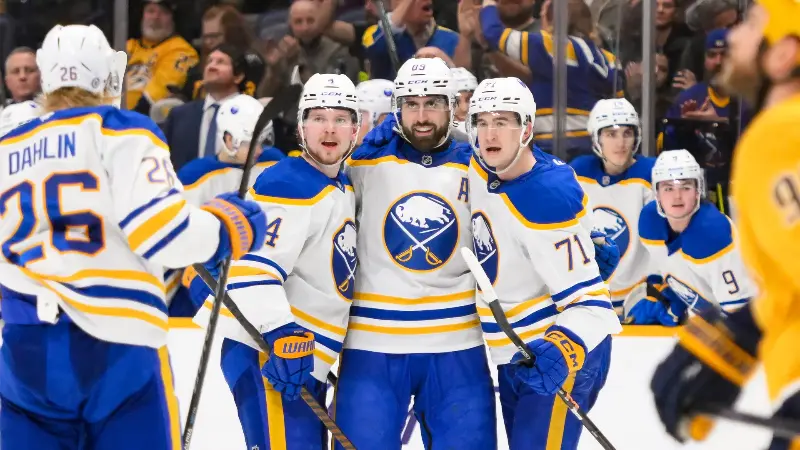 Слухи НХЛ: позиции «Баффало Сейбрз» и их звездного вингера «даже близко не сходятся» в переговорах о продлении соглашения.